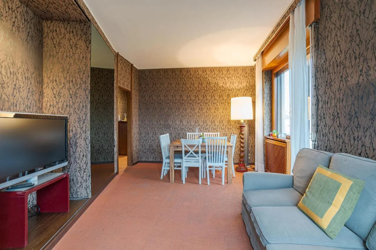 Como Apt W/ Balcony - 700 M From Borghi Station Apartment