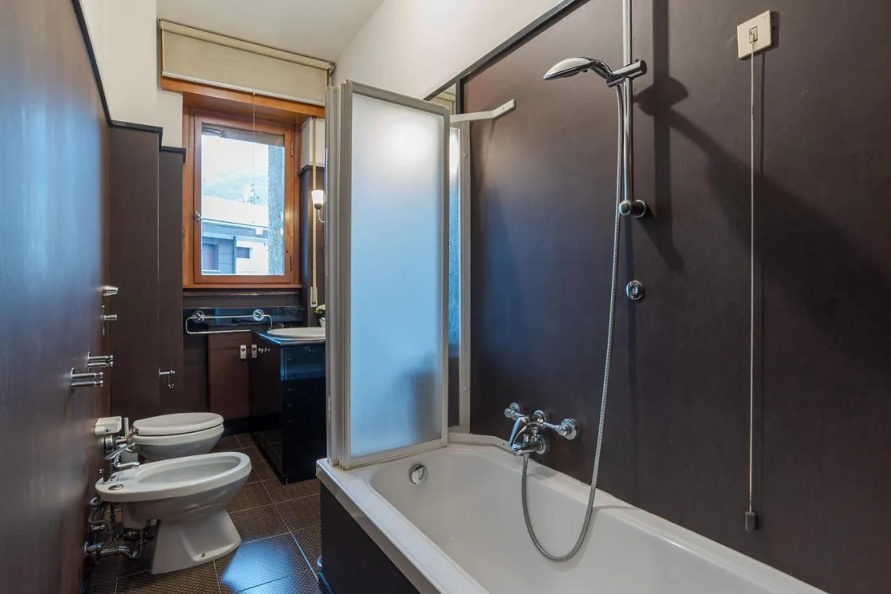 Como Apt W/ Balcony - 700 M From Borghi Station Apartment