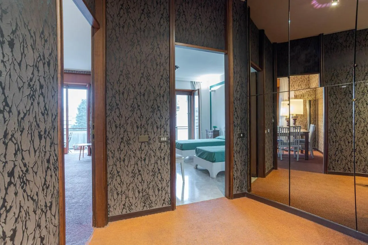 Como Apt W/ Balcony - 700 M From Borghi Station Apartment 0*,  Italy