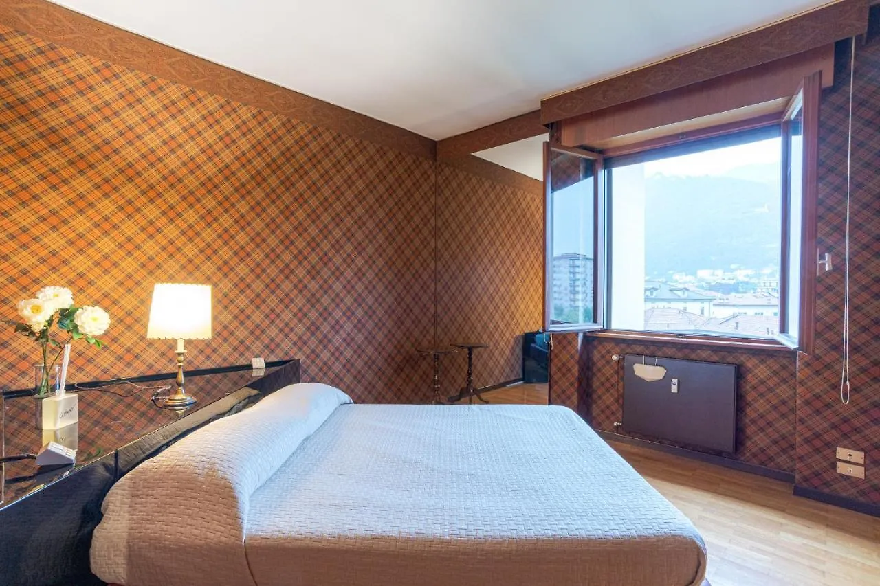 Como Apt W/ Balcony - 700 M From Borghi Station Apartment Italy