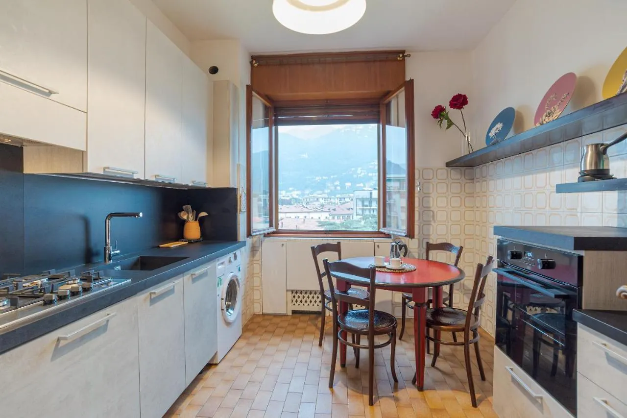 Como Apt W/ Balcony - 700 M From Borghi Station Apartment Italy