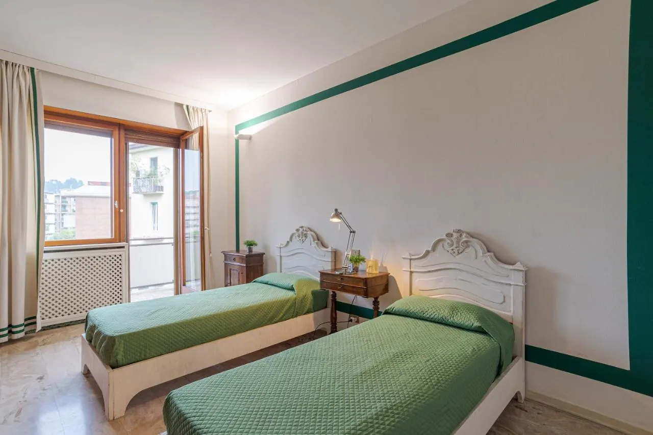 Como Apt W/ Balcony - 700 M From Borghi Station Apartment