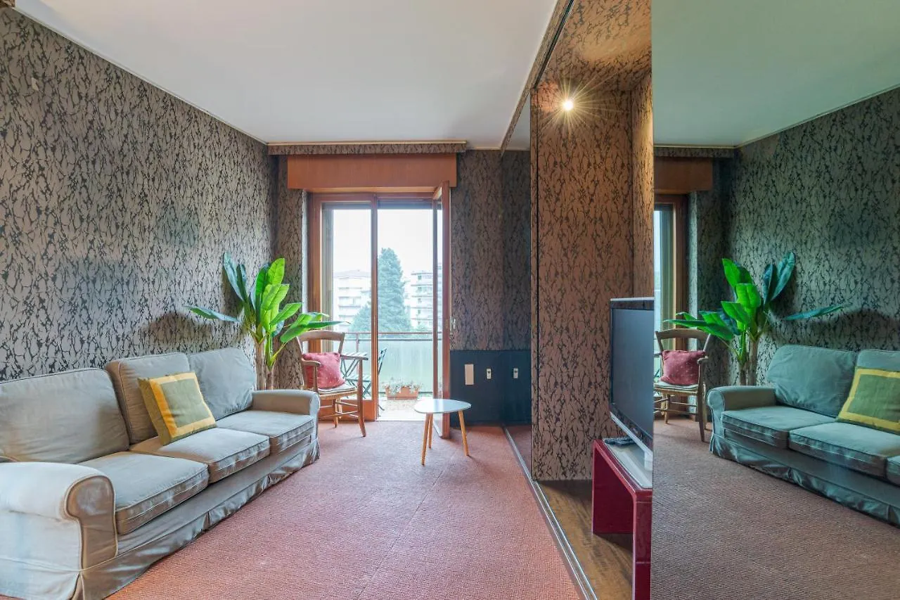 Como Apt W/ Balcony - 700 M From Borghi Station Apartment