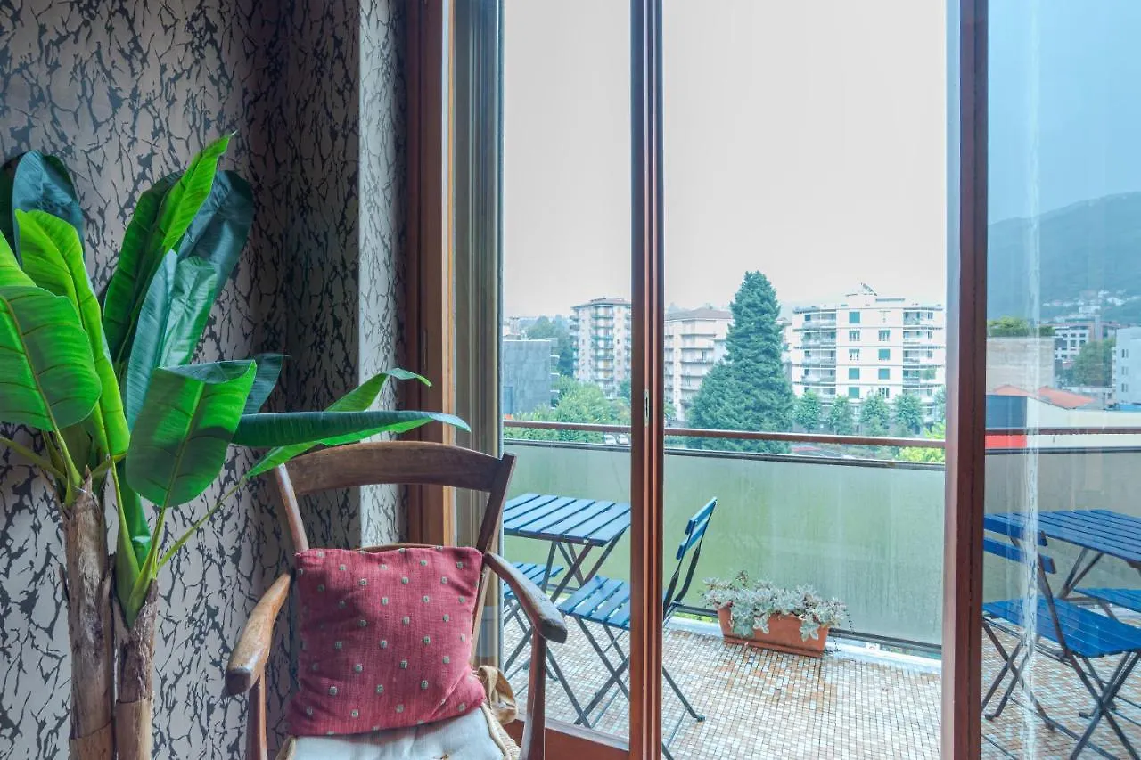 Como Apt W/ Balcony - 700 M From Borghi Station Apartment 0*,