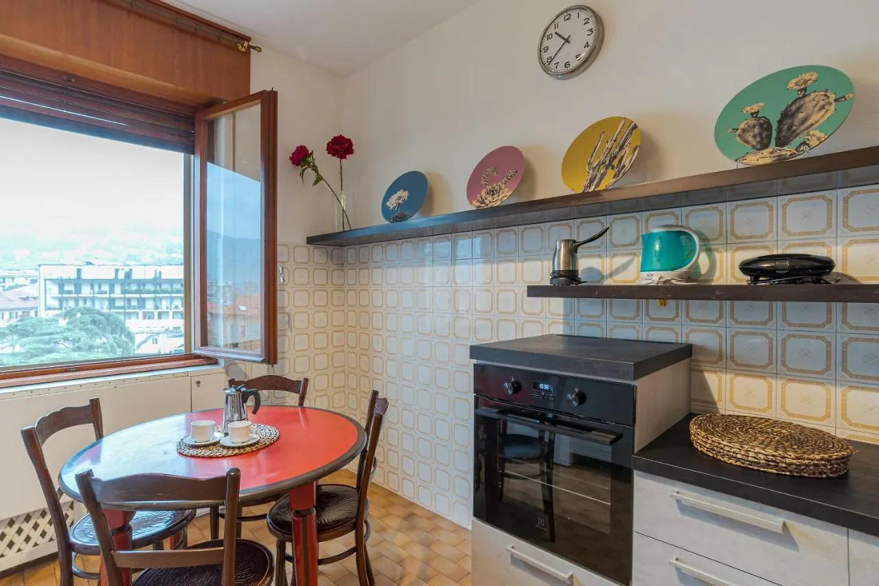 Como Apt W/ Balcony - 700 M From Borghi Station 아파트 이탈리아