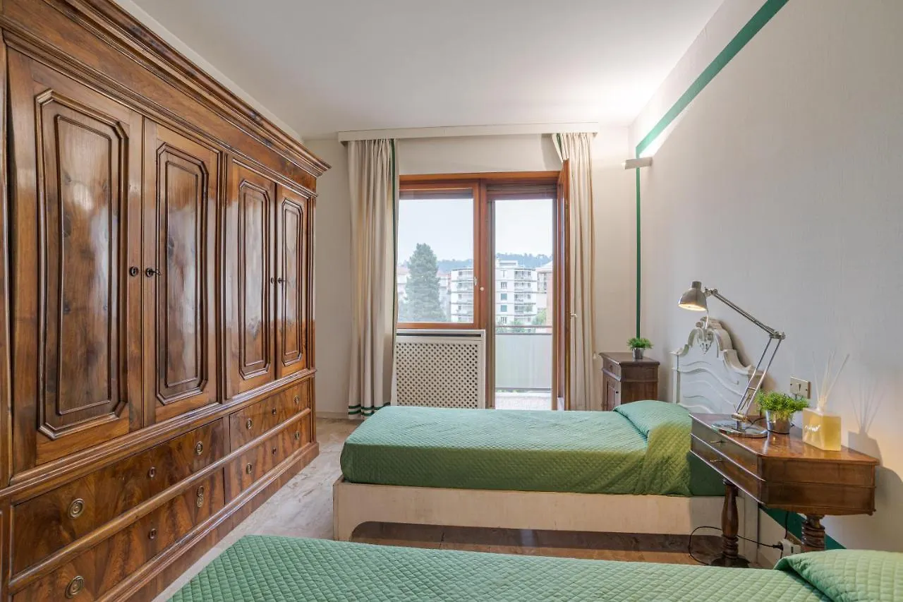 Como Apt W/ Balcony - 700 M From Borghi Station 아파트